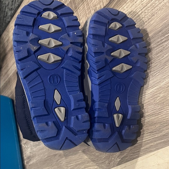 Target Kids Snow Boots - Gray and Blue - Picture 3 of 3